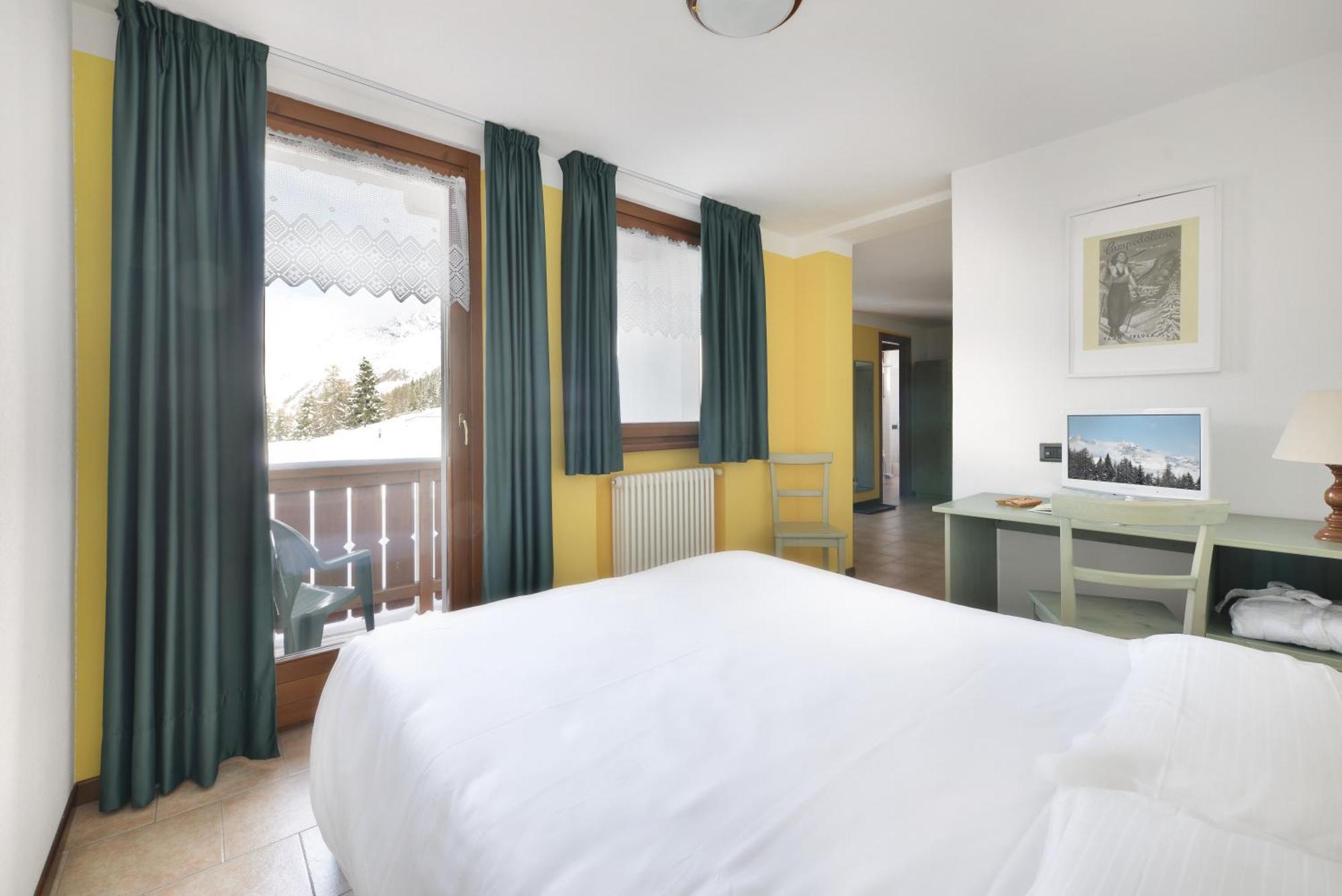 Hotel Tambo Campodolcino Buitenkant foto