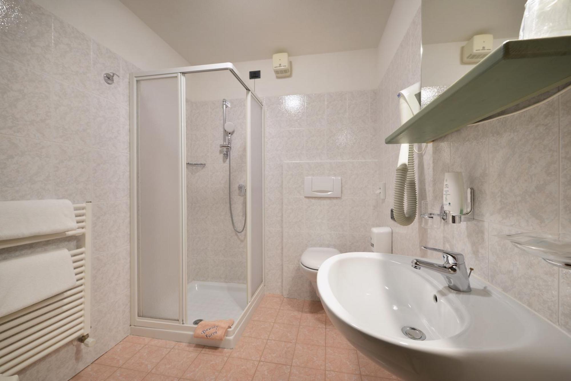 Hotel Tambo Campodolcino Buitenkant foto