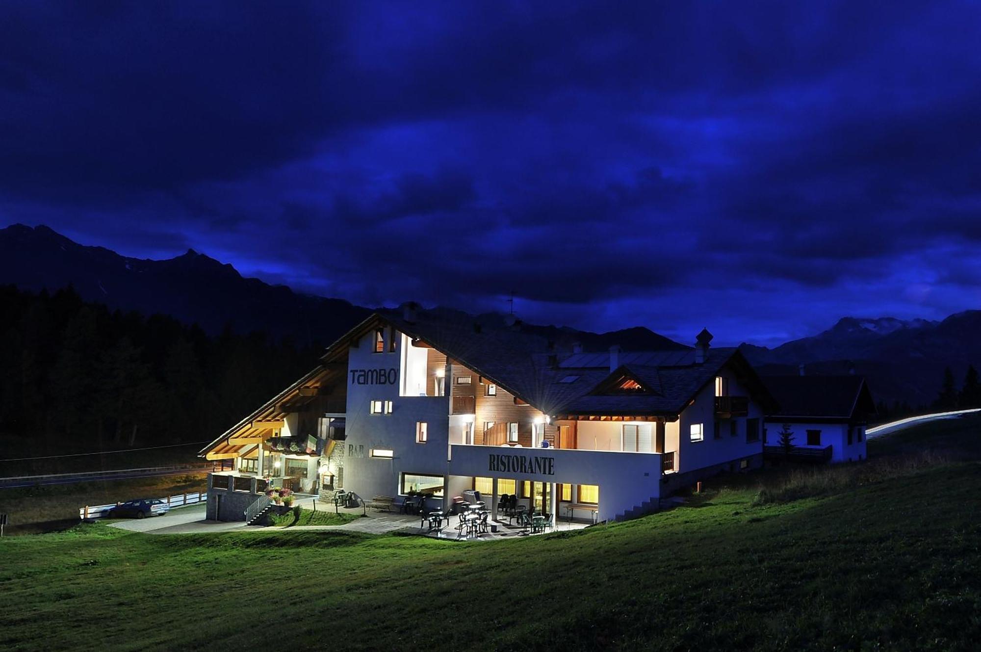 Hotel Tambo Campodolcino Buitenkant foto