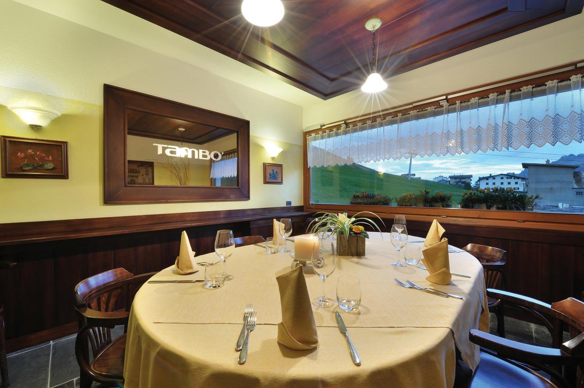 Hotel Tambo Campodolcino Buitenkant foto