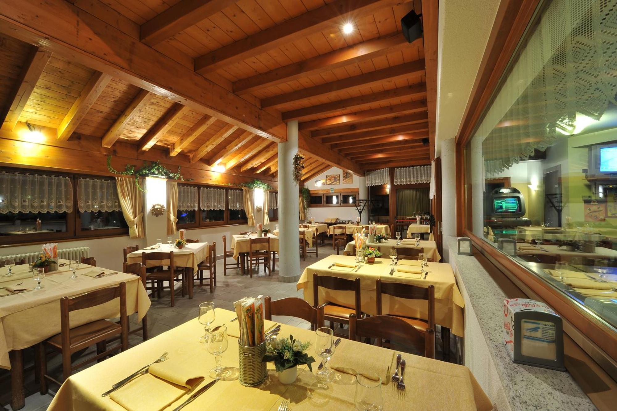 Hotel Tambo Campodolcino Buitenkant foto